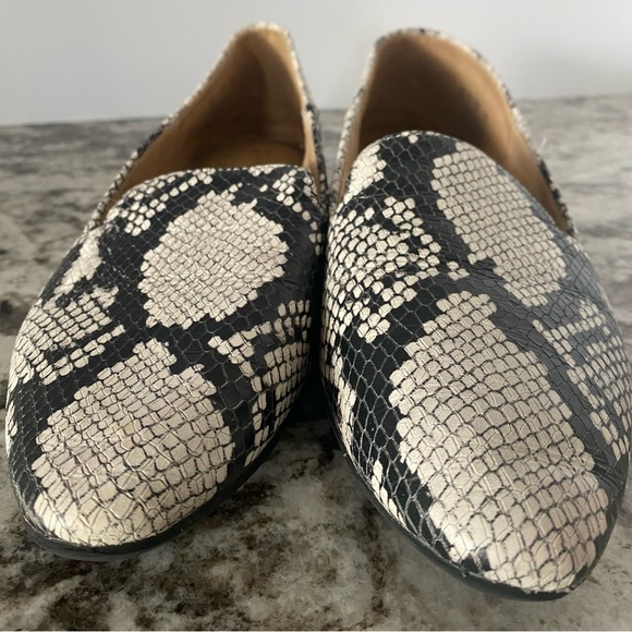 Naturalizer Snakeskin Patterned Women's Flats - Picture 3 of 9